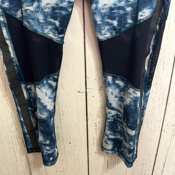 🌻 Lululemon Size 4 Cropped Leggings Reflective Side stripes Mesh Navy and Gray - Picture 8 of 14